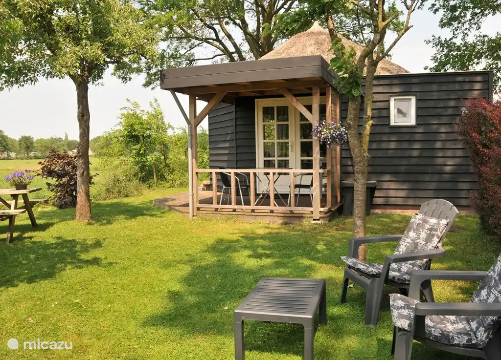 ferienhaus, Balkbrug, Overijssel, Niederlande - Hütte auf der Wiese