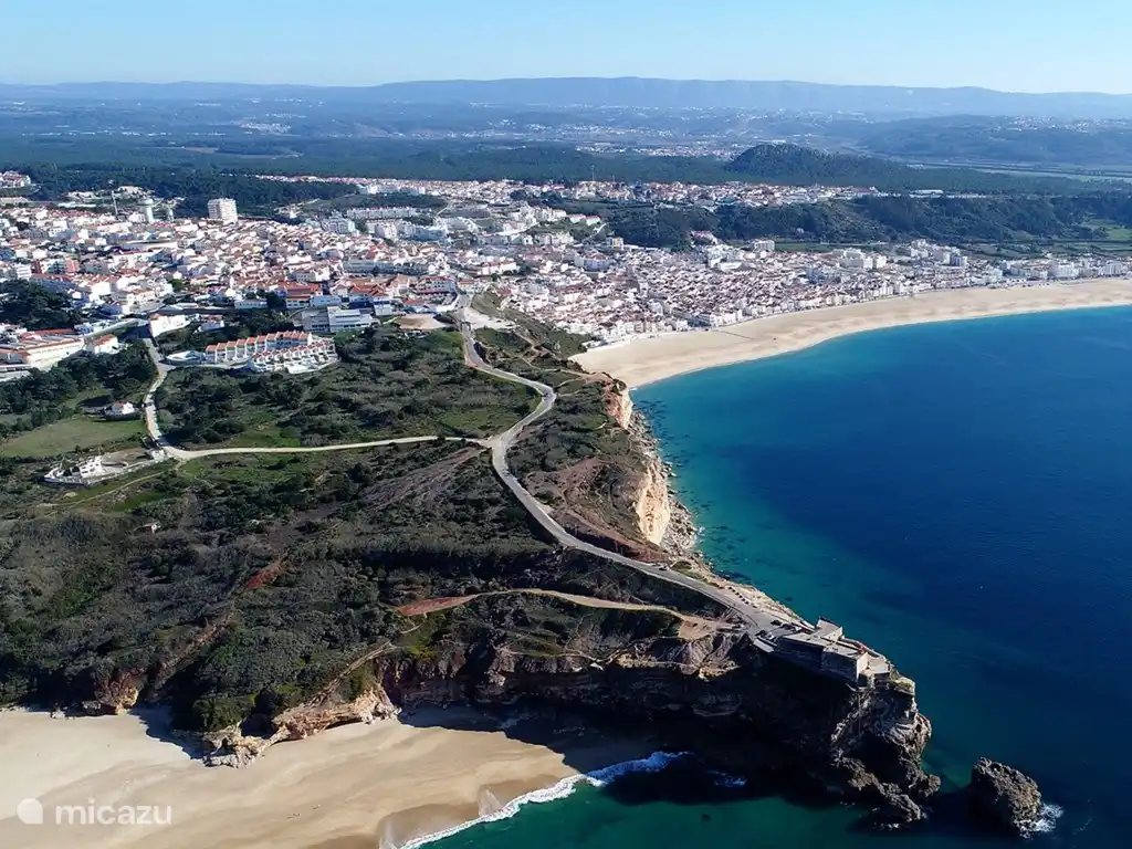 Nazaré d'en haut, à gauche Praia do Norte, à droite Praia da Nazaré