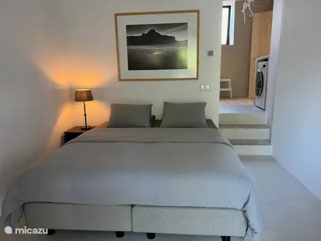 villa en Portugal, Algarve, Loulé – Cazinha Concara Dormitorio con baño privado y puertas que dan a la terraza