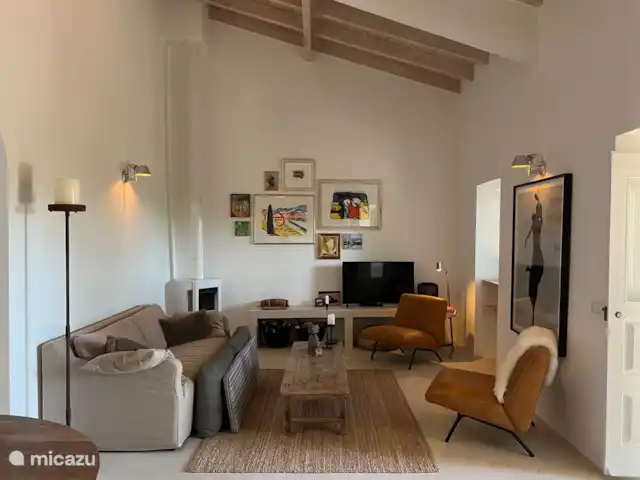 villa en Portugal, Algarve, Loulé – Cazinha Concara Acogedora sala de estar con hermoso piso de yeso