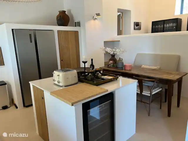 villa en Portugal, Algarve, Loulé – Cazinha Concara Cocina nueva con nevera para vinos