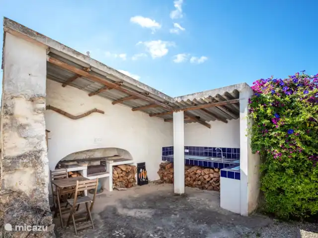 villa en Portugal, Algarve, Loulé – Cazinha Concara Cocina exterior con Mini Big Green Egg