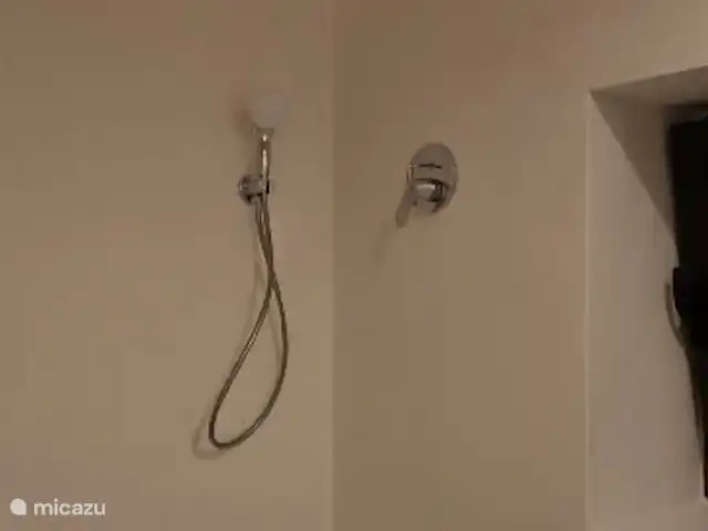 villa en Portugal, Algarve, Loulé – Cazinha Concara ducha en el baño de arriba