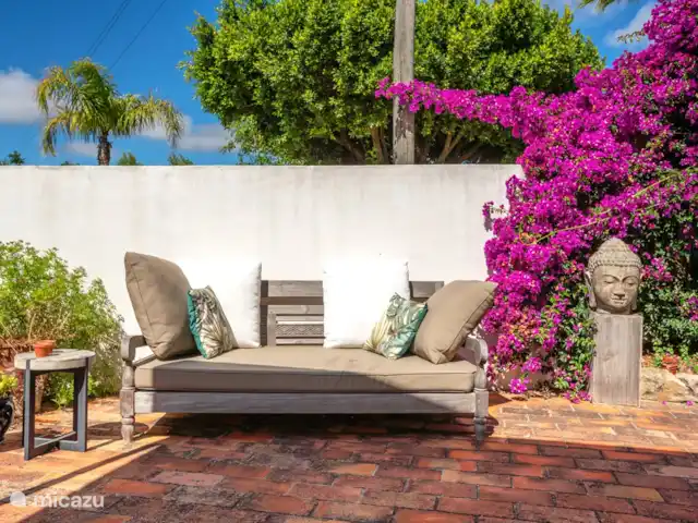 villa en Portugal, Algarve, Loulé – Cazinha Concara Sofá cama junto al porche
