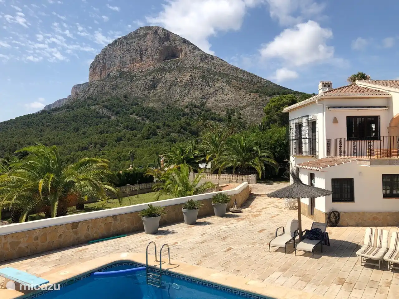 Am Fuße des Montgó