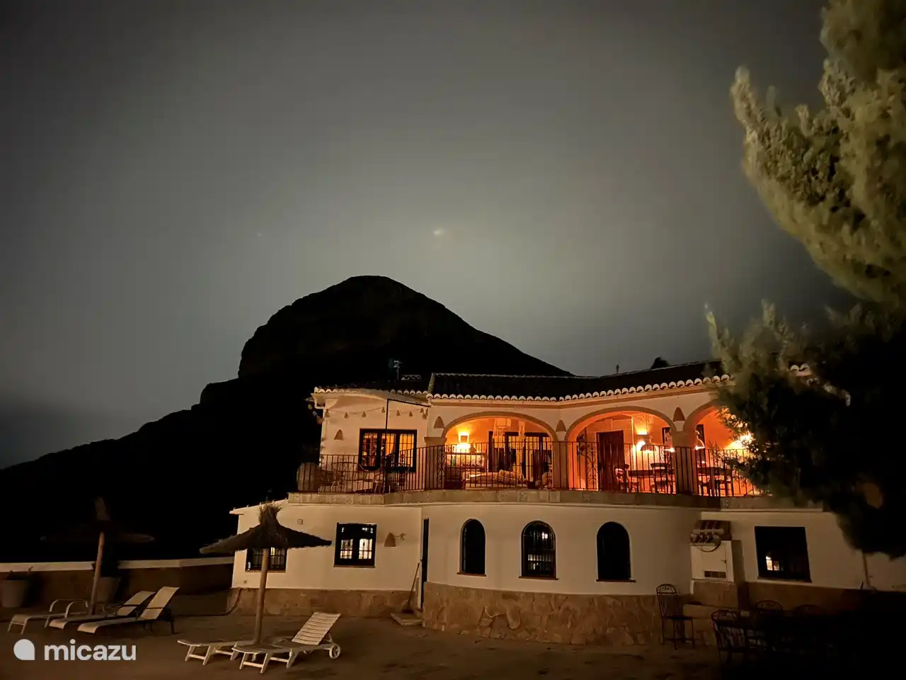 Montgó im Mondschein