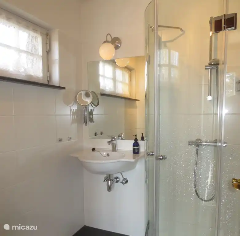 Badezimmer, im Dezember 2018 erneuert