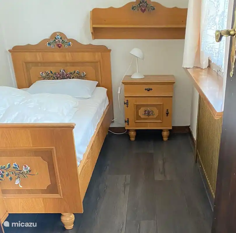 Schlafzimmer 3 mit neuem Laminatboden