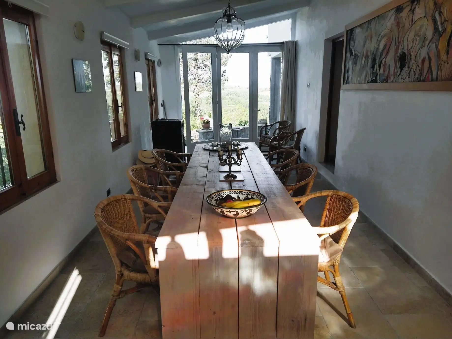 Esszimmer mit Zugang zur Terrasse