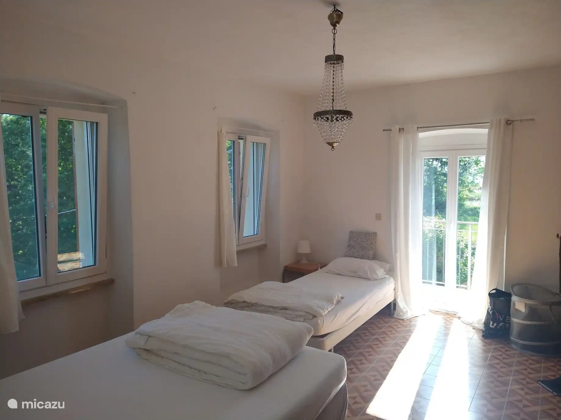 Schlafzimmer 2 mit 140 cm breitem Doppelbett und 90 cm breitem Einzelbett