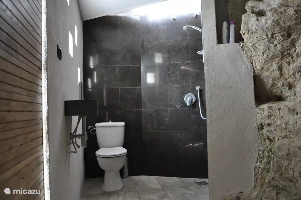 Badezimmer im Erdgeschoss