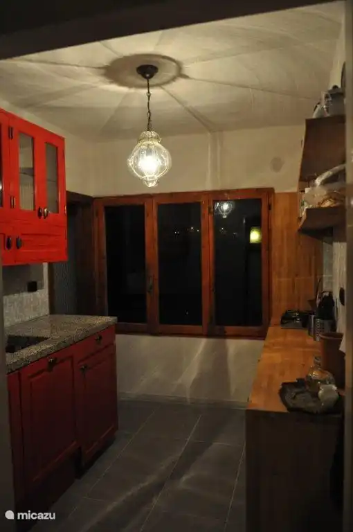 Küche neben dem Esszimmer 