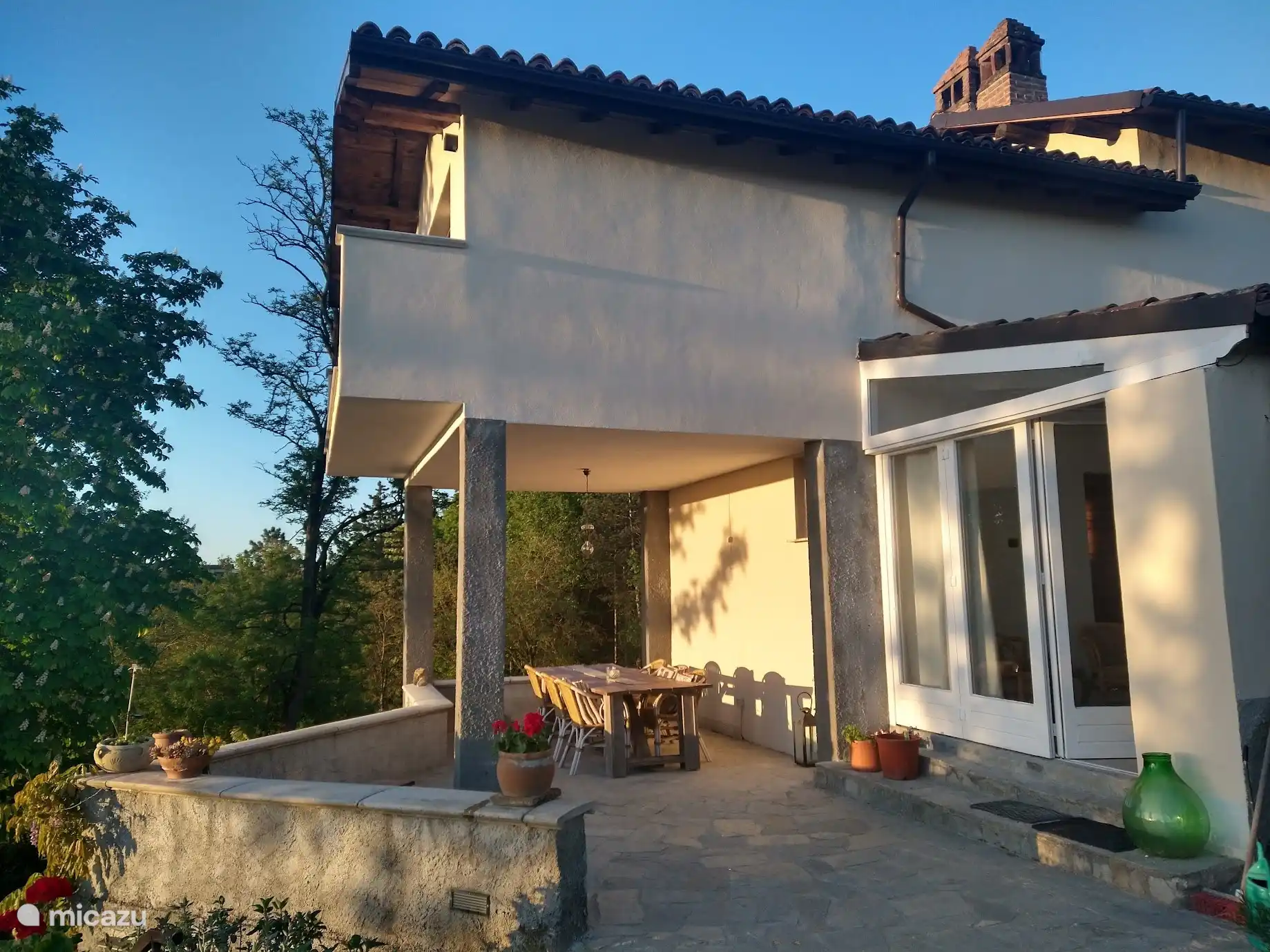 überdachte Terrasse neben dem Esszimmer