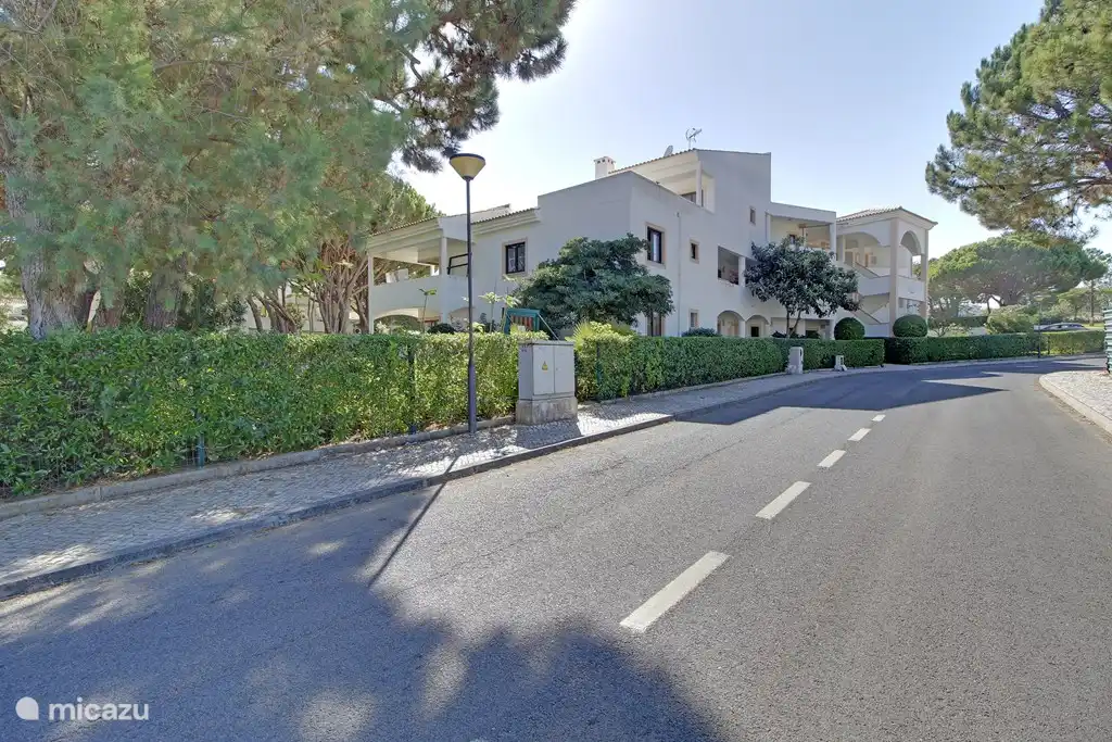 L'image à l'arrivée avec la cage d'escalier en saillie de Violeta à droite.