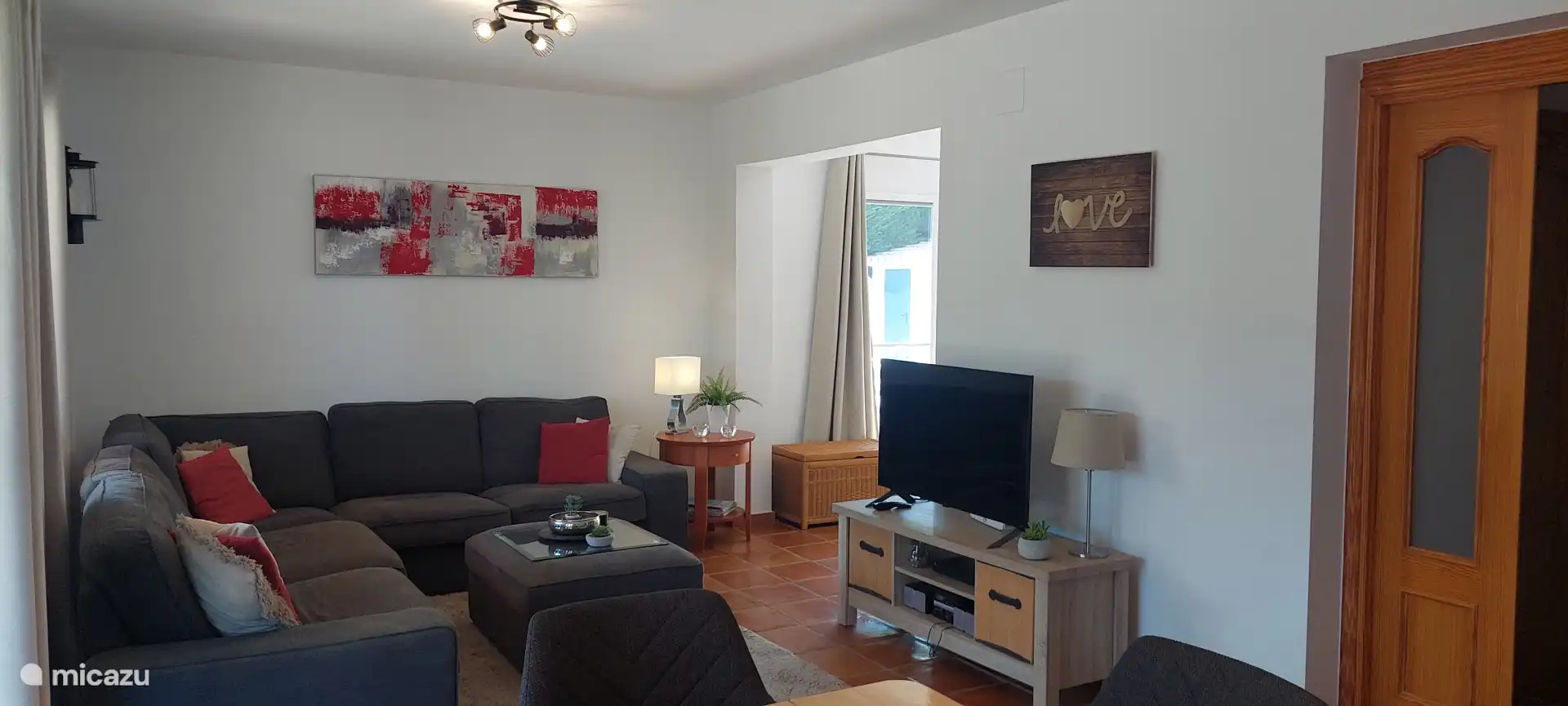 ... das Wohnzimmer mit Canal+ TV...