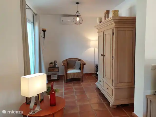 Villa Holiday | Espagne, Costa Blanca, La Nucia - villa ... Le coin lecture du salon avec vue sur la piscine...