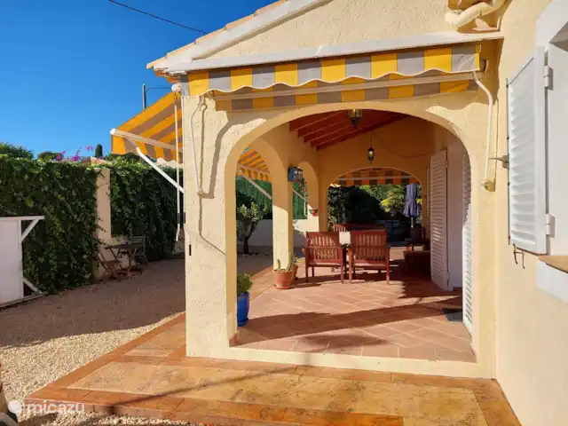 Villa Holiday | Espagne, Costa Blanca, La Nucia - villa ...même en hiver, vous pouvez vous asseoir au soleil sur la véranda...