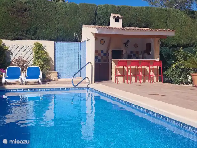 Villa Holiday | Espagne, Costa Blanca, La Nucia - villa ... Désormais, les personnes à mobilité réduite pourront entrer et sortir plus facilement de la piscine...