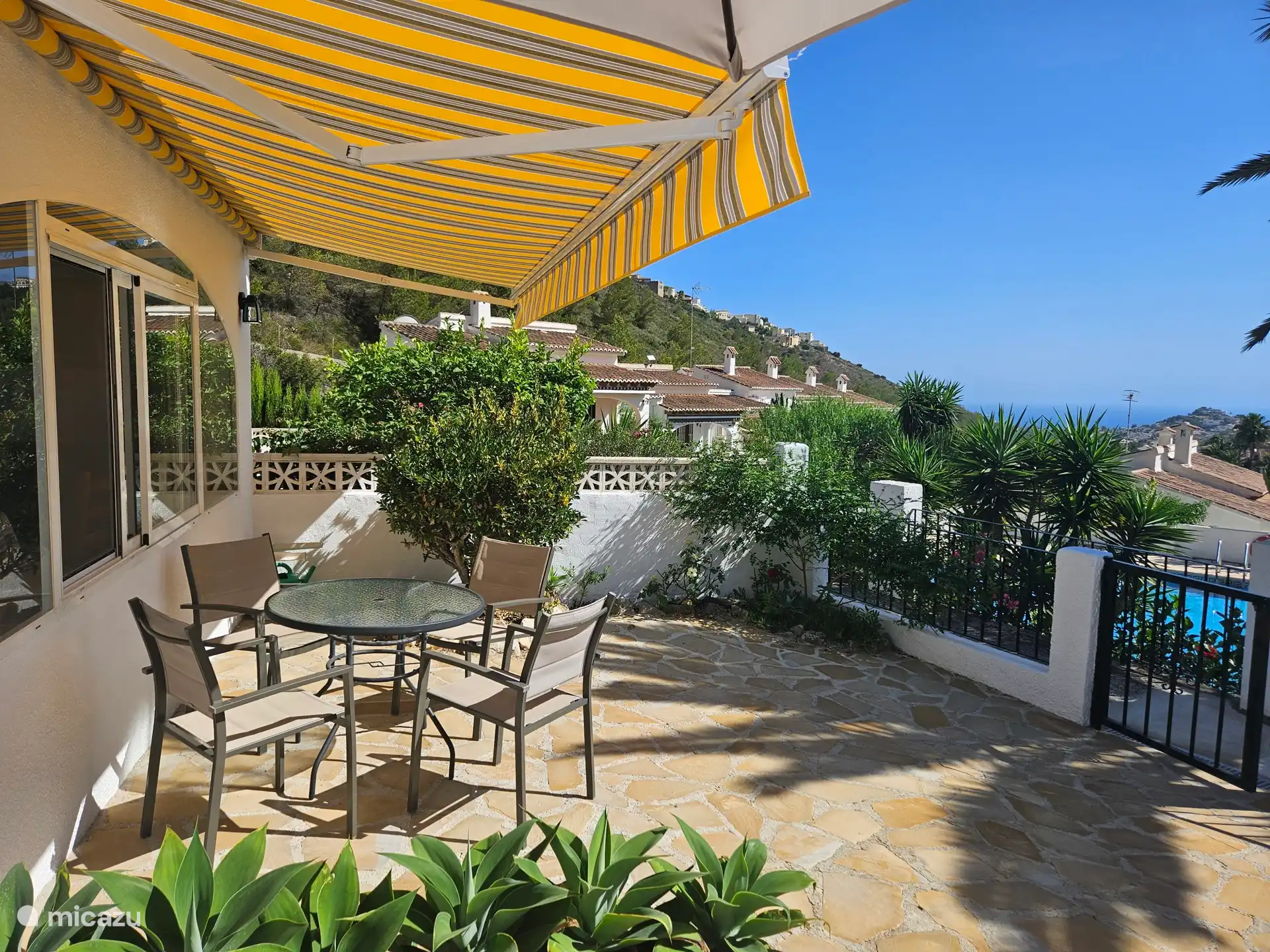 The bungalow is located in a pleasant quiet area.