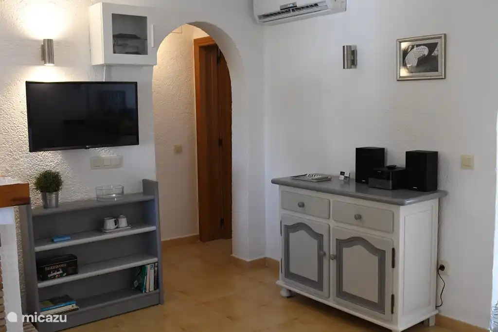 Audio and video equipment and internet facilities via WIFI are available. The internet connection is via a fiber optic cable.