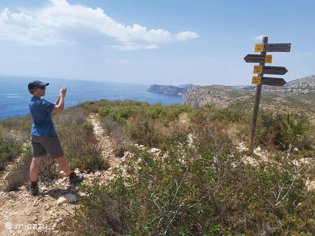 Many hiking opportunities in the area. For example, at Mirador Llevante and the Granadella beach in the neighboring municipality of Javea.