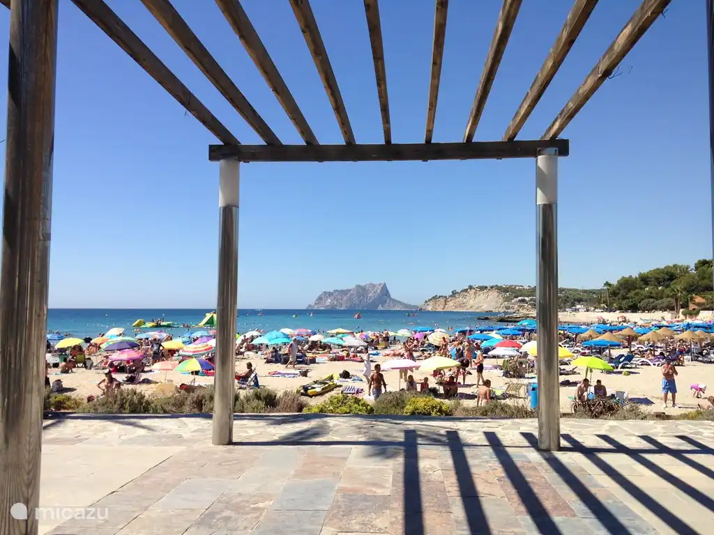You will find several beaches in the immediate vicinity such as the ampollo beach of Moraira and also a bit closer to El Portet.