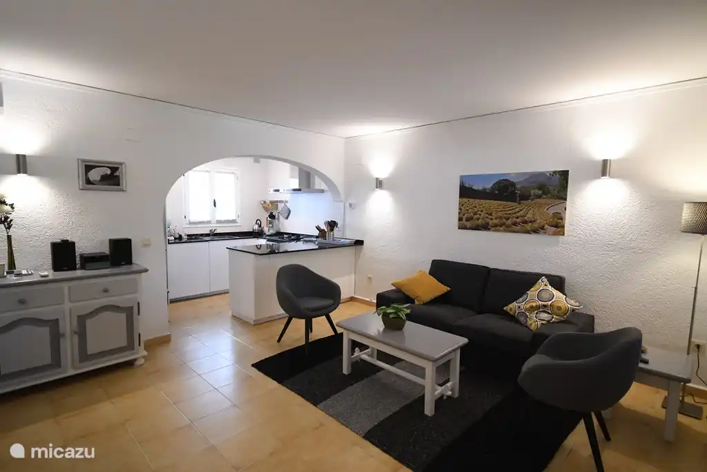 Spacious living room with american kitchen