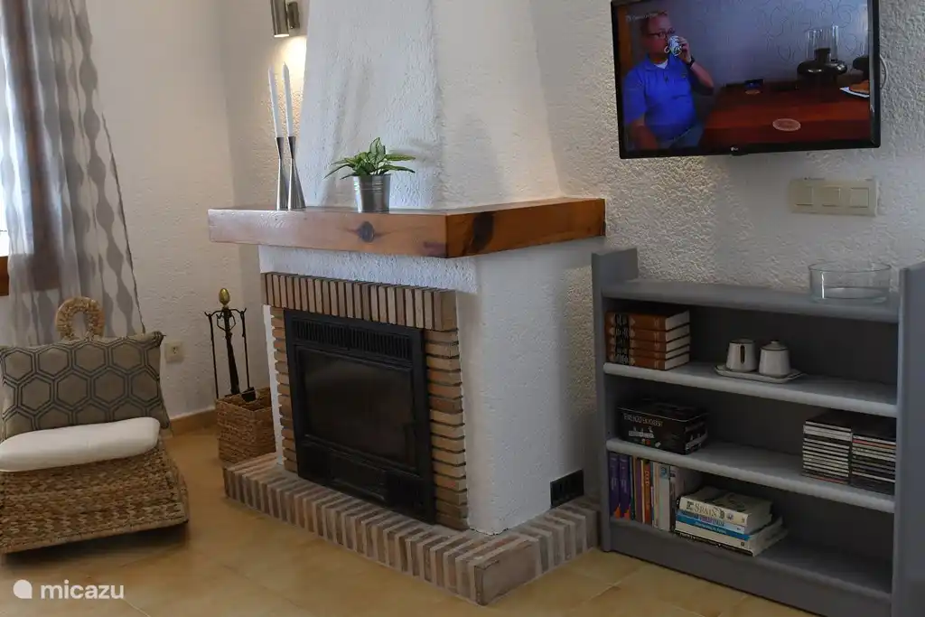 All well-known Dutch, Belgian and German channels available by means of satellite reception via CANAL+