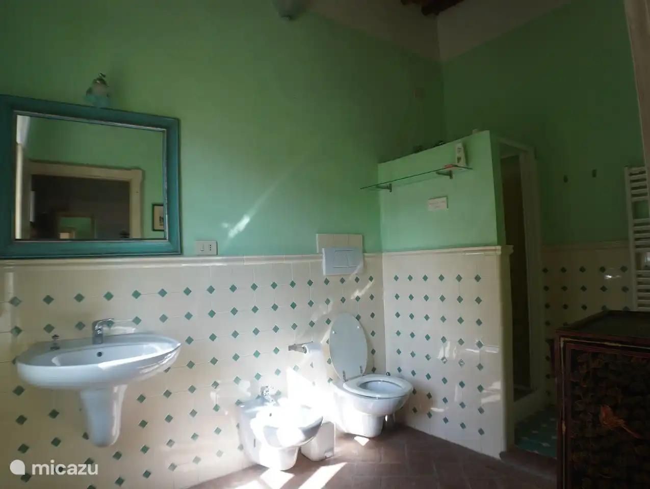 The green suite bathroom