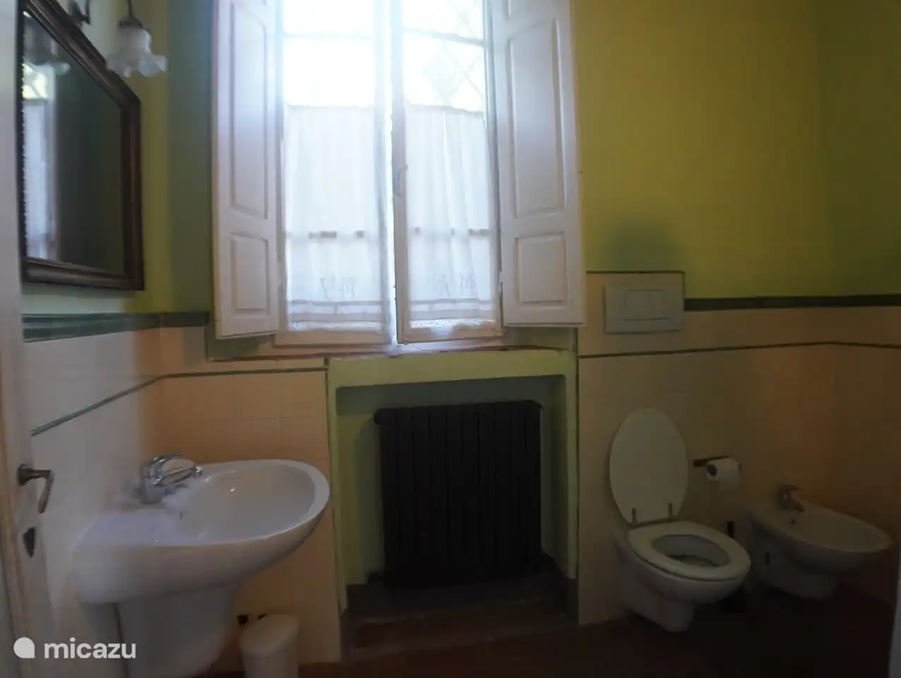 The shared bathroom of the stripey suite has shower, bidet and WC.