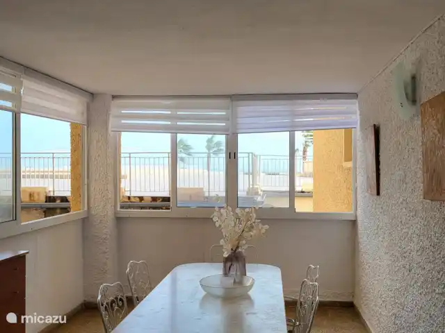 La Timonelle | Espagne, Costa Blanca, Torrevieja - appartement Loggia/véranda : 
Balcon avec fenêtres coulissantes pour que vous puissiez également profiter du soleil du matin en début et en fin de saison.
