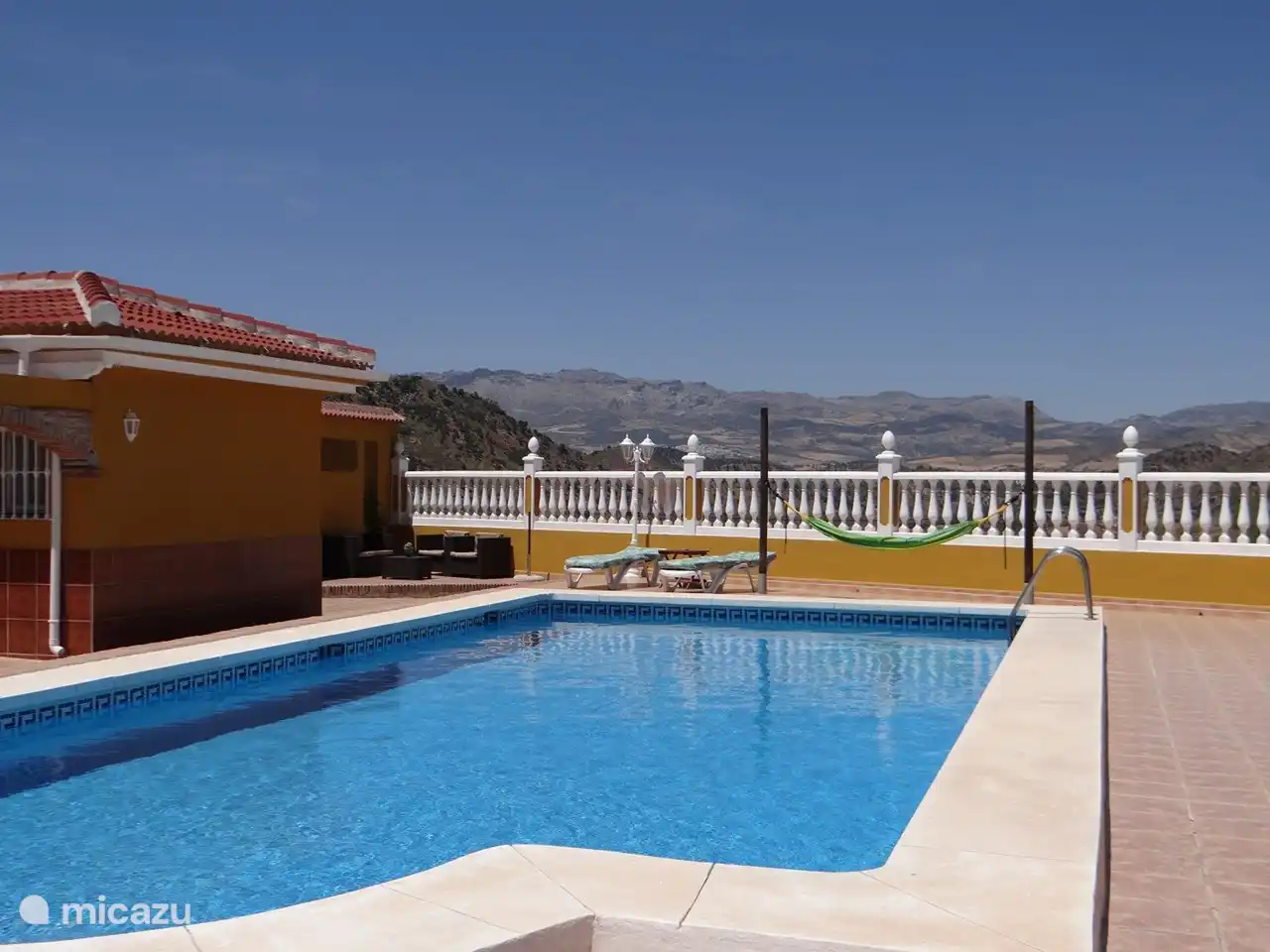 profiter de la piscine (10x5m)