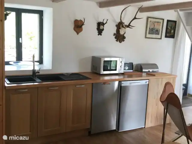 gîte / cottage huren in Frankrijk, Finistère, Locmaria-Berrien – La Colline des Renards kijkje in de keuken