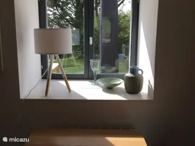 gîte / cottage huren in Frankrijk, Finistère, Locmaria-Berrien – La Colline des Renards Eettafel met uitzicht op de voortuin