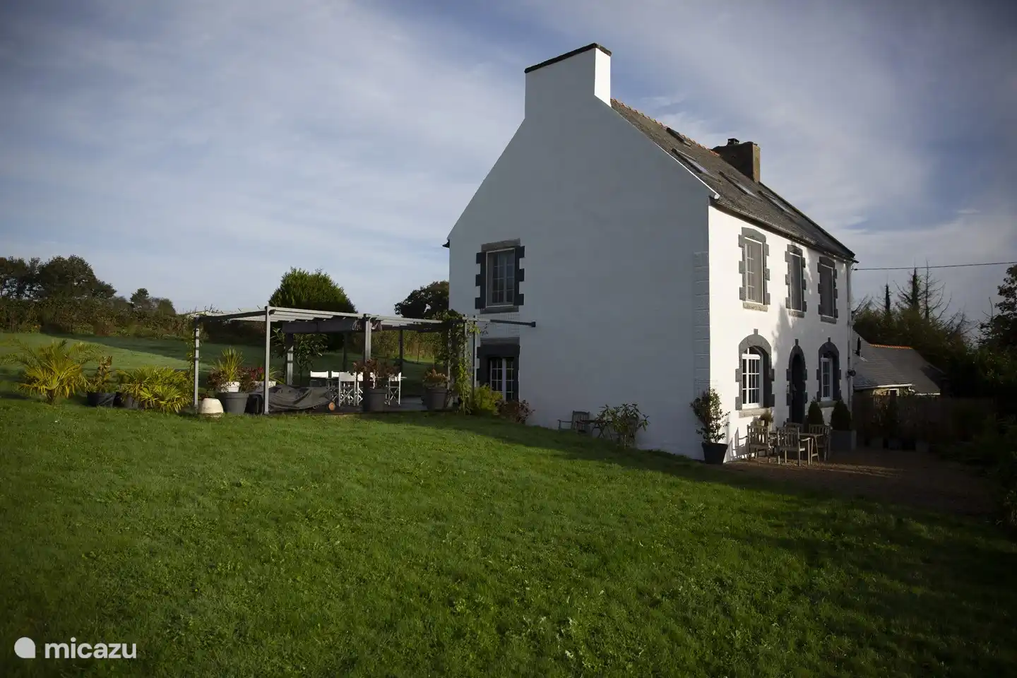 La Colline des Renards heeft een tuin van ongeveer 4000 m2, de gite is daar een deel van.