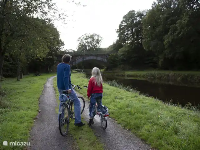gîte / cottage huren in Frankrijk, Finistère, Locmaria-Berrien – La Colline des Renards langs het kanaal Nantes-Brest is het ook mooi fietsen, we hebben eventueel (gratis) fietsen beschikbaar