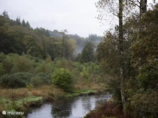 gîte / cottage huren in Frankrijk, Finistère, Locmaria-Berrien – La Colline des Renards of langs de rivier, hier onder in het dal