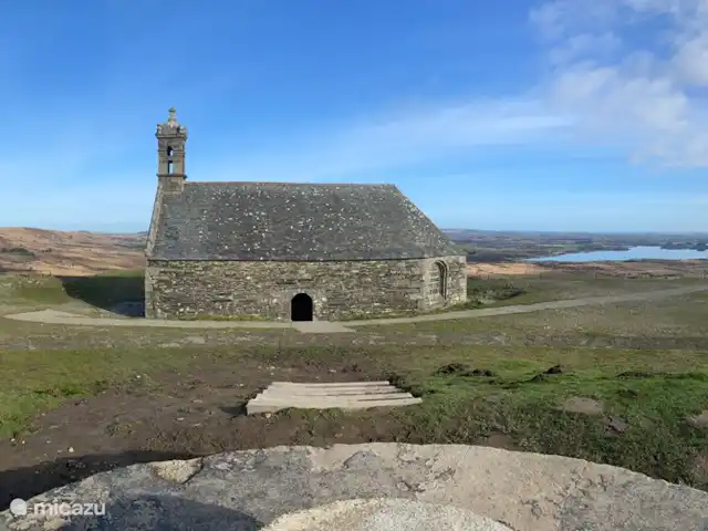 gîte / cottage huren in Frankrijk, Finistère, Locmaria-Berrien – La Colline des Renards Mont d'Areé, Chapel st.Michel op het hoogste punt van het prachtige gebied: Mont d'Areé