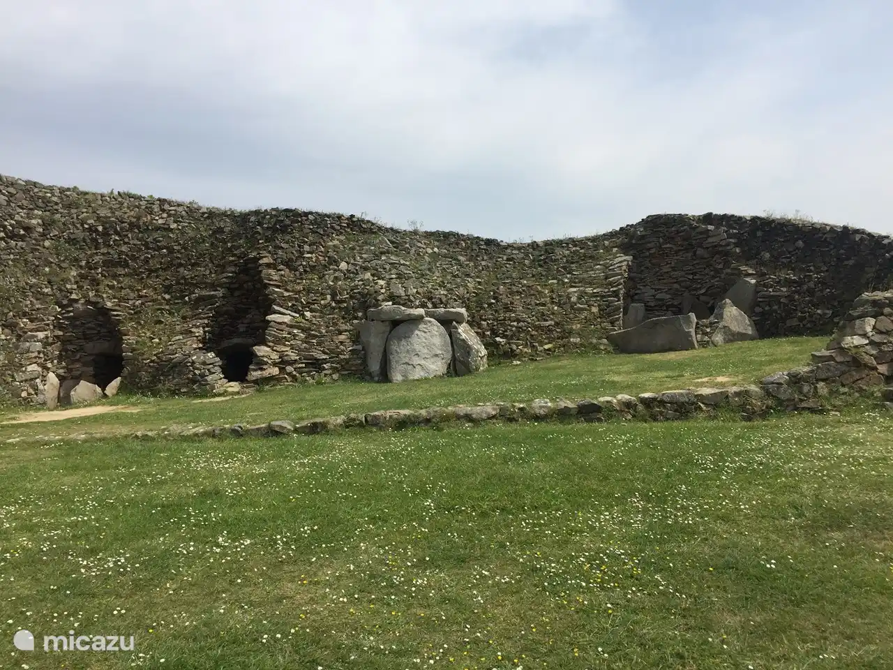 4500 jaar oude graftombes op een schiereiland vlakbij Morlaix : Plouezoc'h