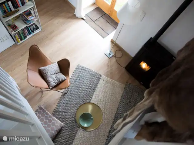 gîte / cottage huren in Frankrijk, Finistère, Locmaria-Berrien – La Colline des Renards woonkamer met een pellet kachel voor als de avonden wat kouder zijn