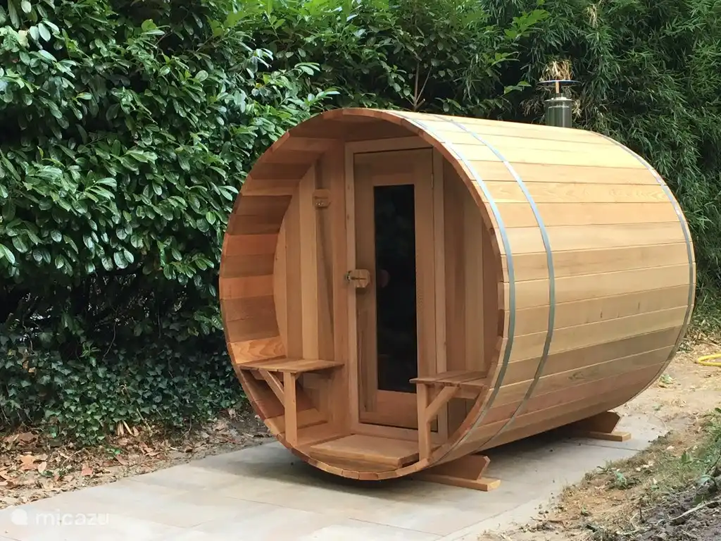 Barrel sauna 