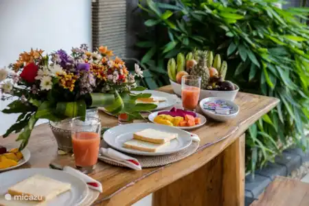 Vakantiehuis Indonesië, Bali, Seminyak villa Villa Almafi Eettafel