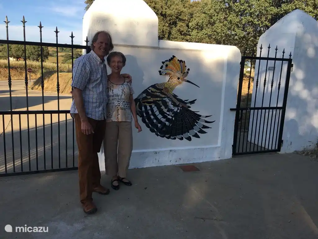 Gertjan und Elly am Eingang der Finca.