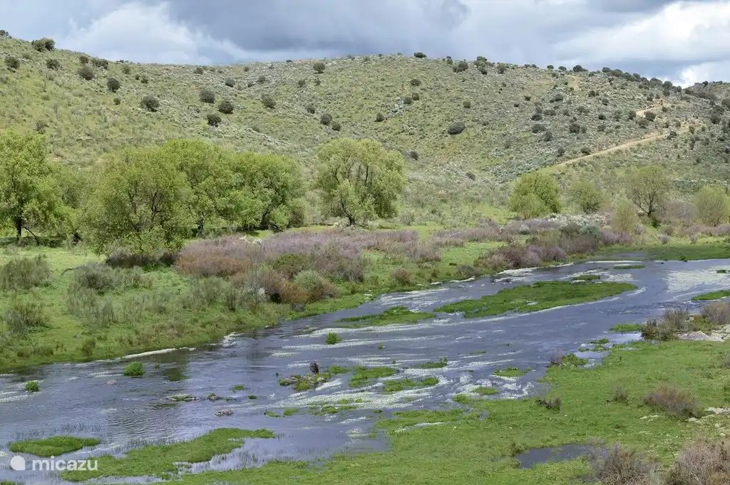 Der Rio Almonte in der Nähe von Jaraicejo.