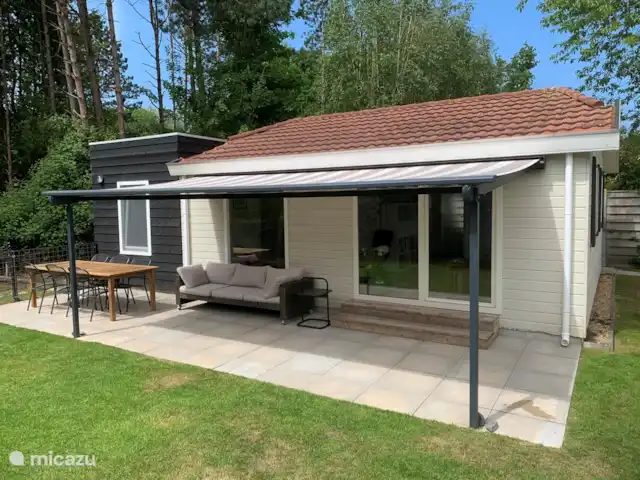 Bonita casa de vacaciones en la playa en Países Bajos, Holanda Meridional, Ouddorp - casa vacacional Un bonito toldo para el tiempo soleado