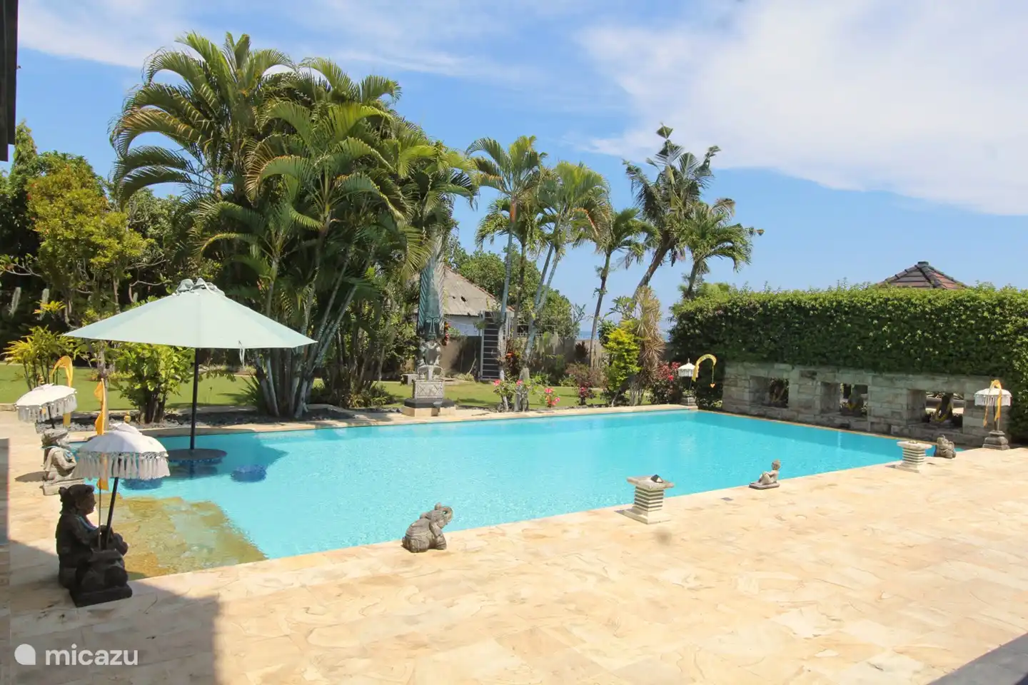 privater Swimmingpool 