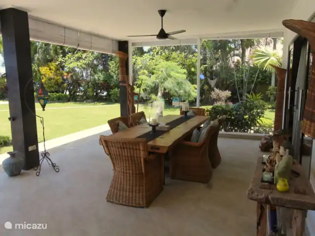 Villa Belvedere Bali en Indonesia, Bali, Lokapaksa - villa Amplia terraza