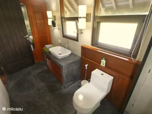 Villa Belvedere Bali en Indonesia, Bali, Lokapaksa - villa Baño en uno de los dormitorios adicionales