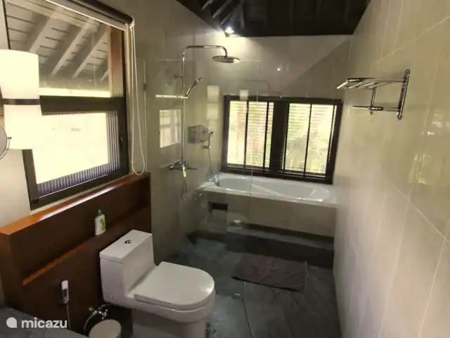 Villa Belvedere Bali en Indonesia, Bali, Lokapaksa - villa Baño en uno de los dormitorios adicionales