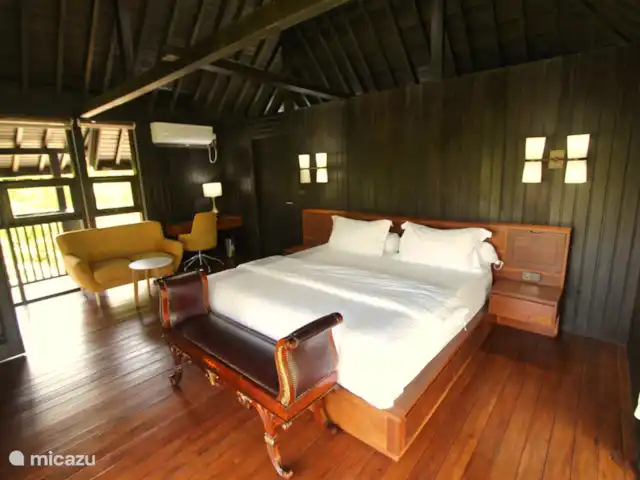 Villa Belvedere Bali en Indonesia, Bali, Lokapaksa - villa Dormitorio nuevo (2023) en el segundo piso sobre el garaje